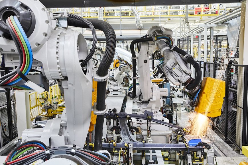 ABB、e-モビリティ事業を強化：VW Commercial Vehicles、新型電気自動車の製造に800台の産業用ロボットを導入